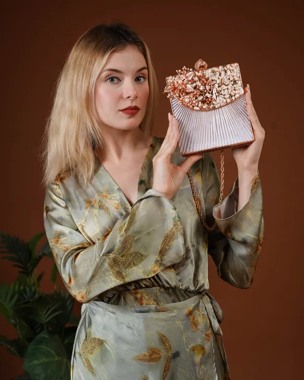Aurielle_Petal_Crest_Clutch